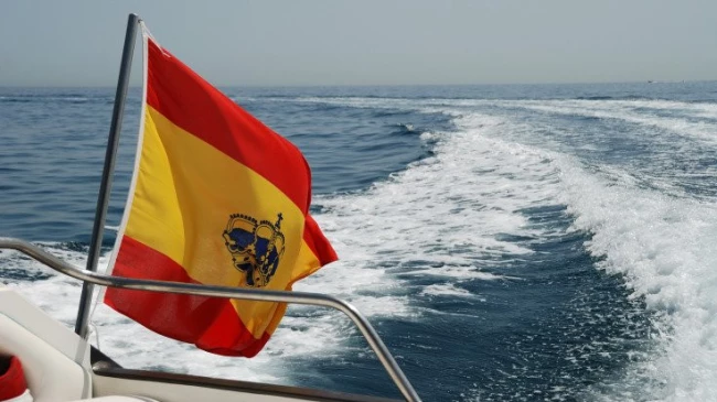pabellon español en barco