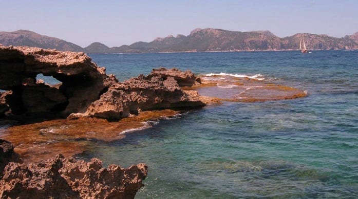 Playa de S'Illot, una buena opción para navegar por Mallorca
