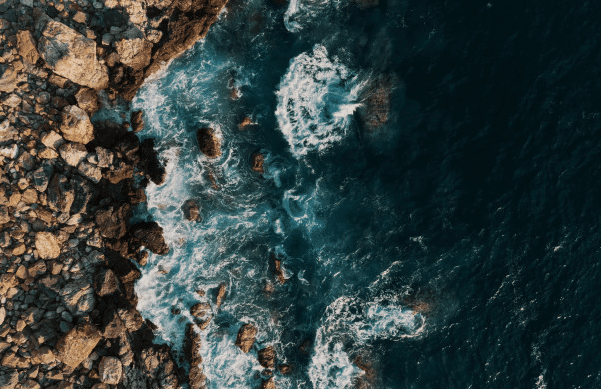 mar y rocas